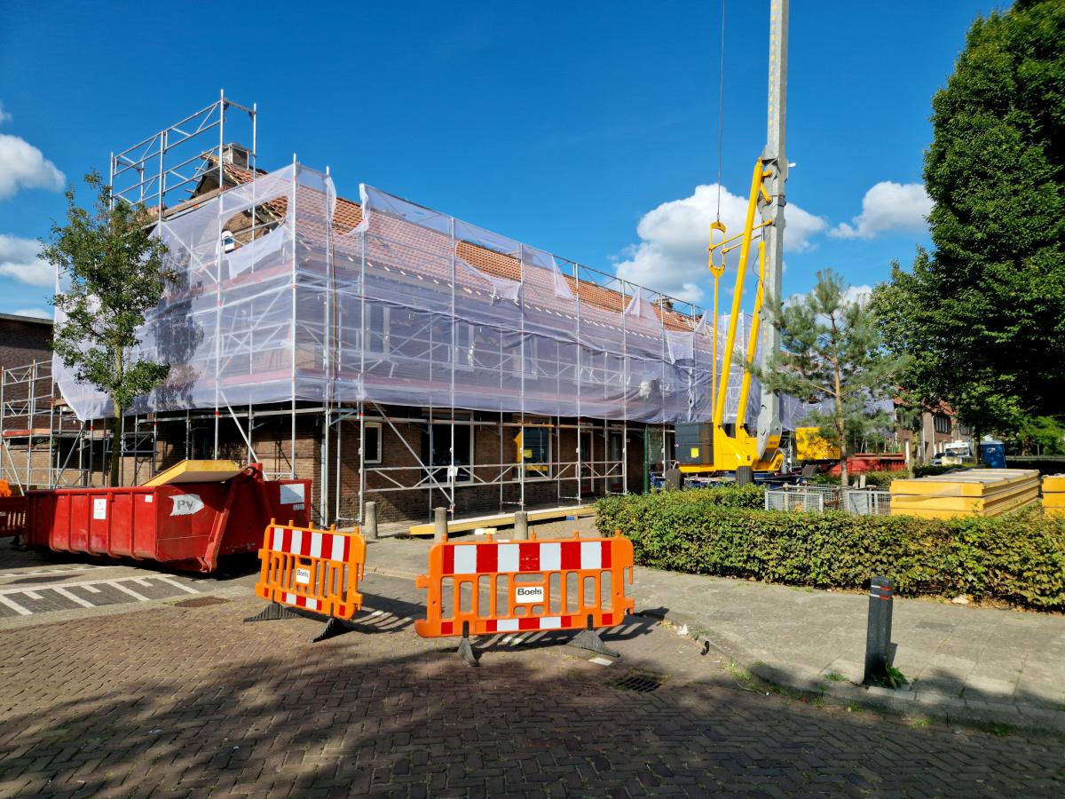 Het verduurzamen van woningen is ontegenzeglijk belangrijk, maar kan leiden tot negatieve effecten op vleermuizen. (Bron: Peter Twisk)